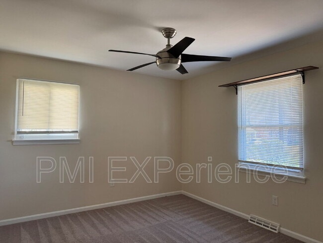 Building Photo - 13417 Queens Ln