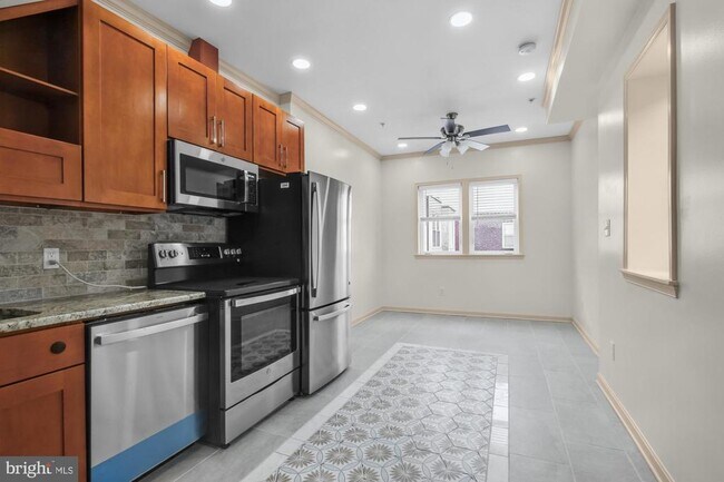 Primary Photo - 2528 E Allegheny Ave