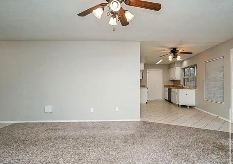 Building Photo - 423 Southlake Dr