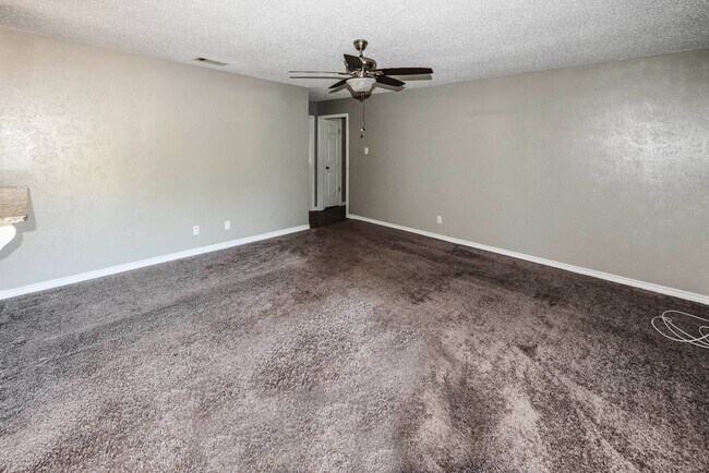 Building Photo - 1307 Linda Spur
