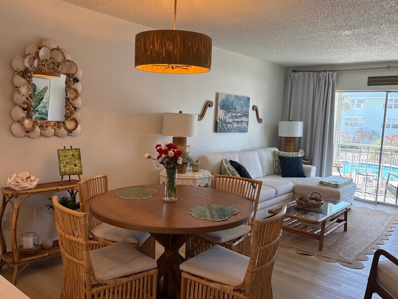 Building Photo - 325 N Causeway