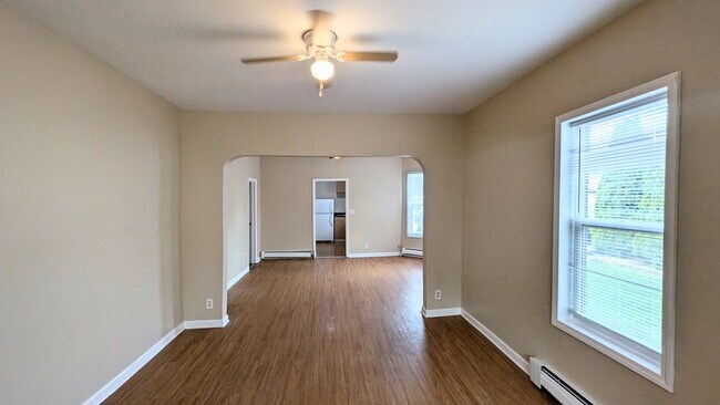 Building Photo - 837 N Broadway St