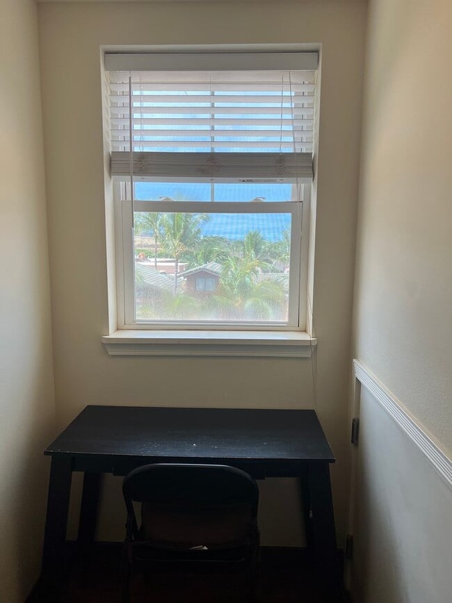 Building Photo - Top-Floor Ocean View Condo Across from the Beach | Furnished 2BR + Central A/C