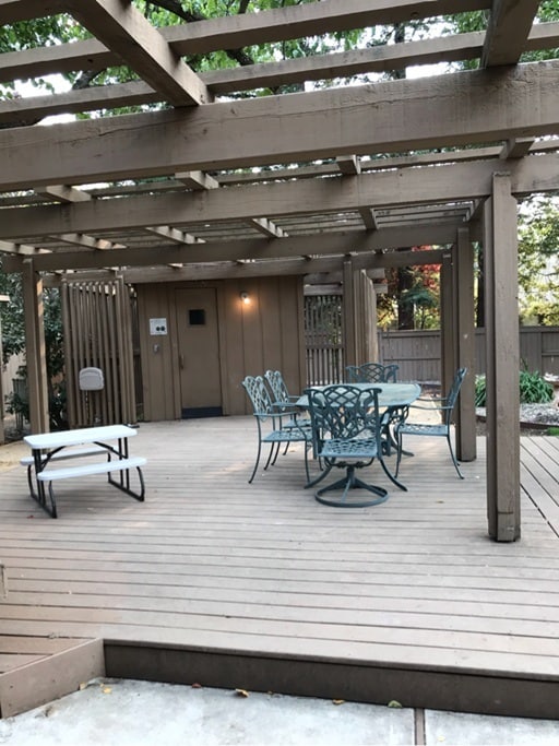 Building Photo - Beautiful 3BD/2BA Home with Landscaped Oas...