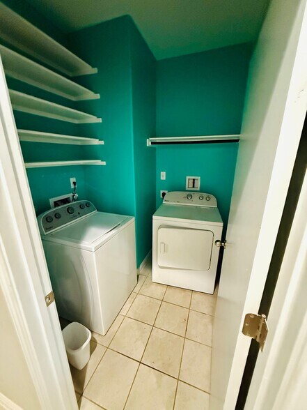 Building Photo - 400 Eagle Brook Ln