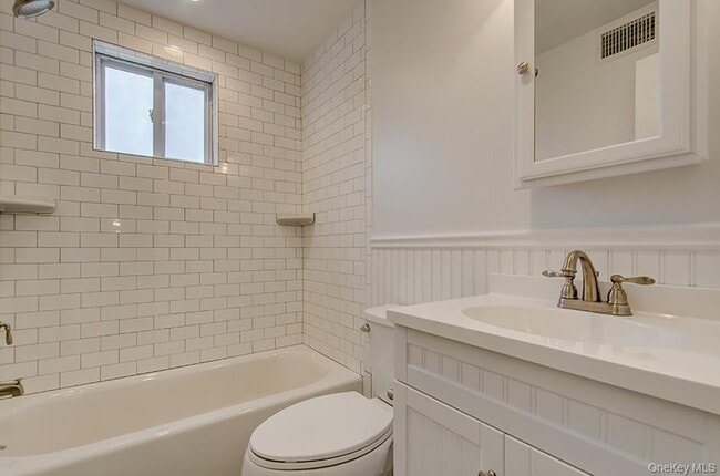 Building Photo - 22 1st St