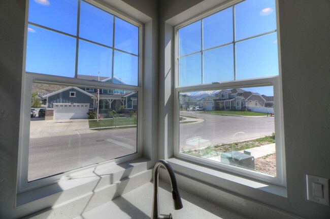 Building Photo - $200 Off First Month Rent! Stunning Lehi Home