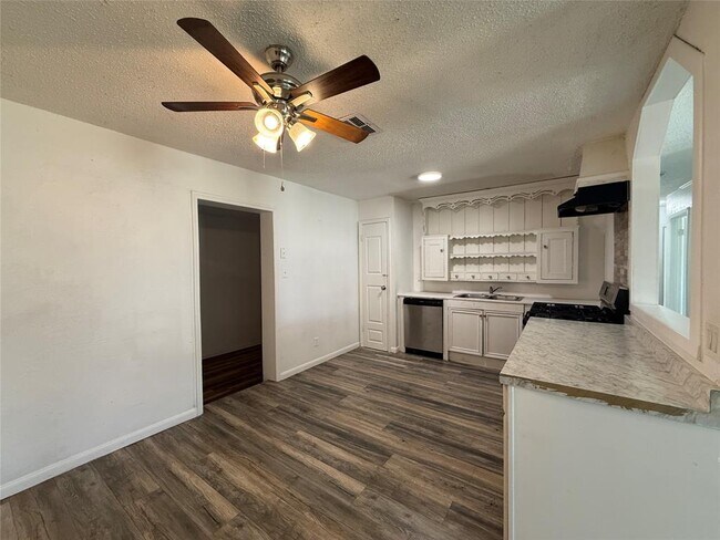 Building Photo - 6204 Dove Springs Cir