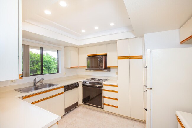 Building Photo - 255 E Avenida Granada