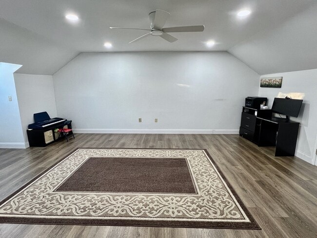 Building Photo - 42 Evergreen Cir