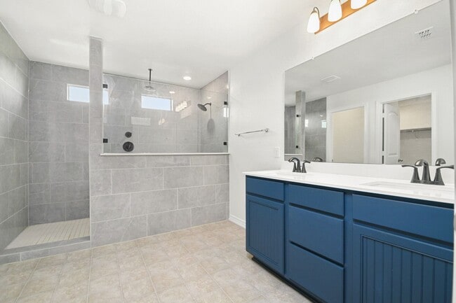 Building Photo - 4 bedroom with office and loft just South San Antonio