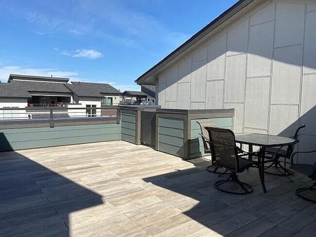 Building Photo - 514 Promenade Dr