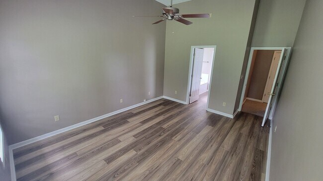 Building Photo - Fabulous 3 bedroom 3 bath walk- out ranch