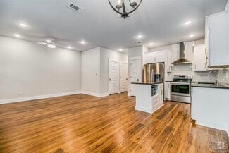 Building Photo - 230 N De Villiers St
