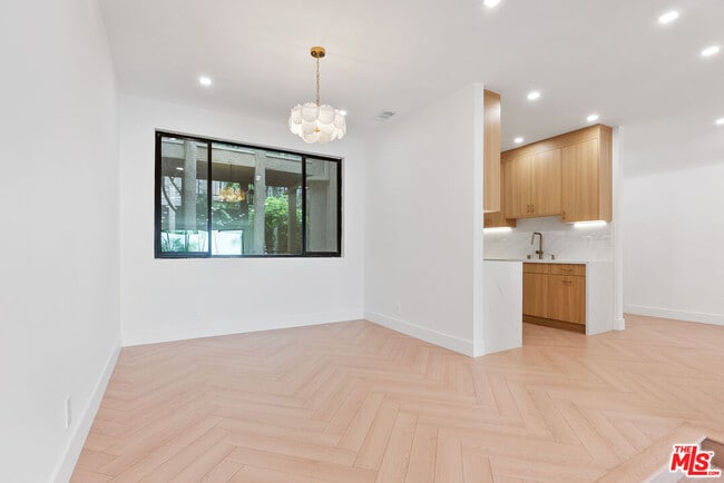 Building Photo - 8455 Fountain Ave