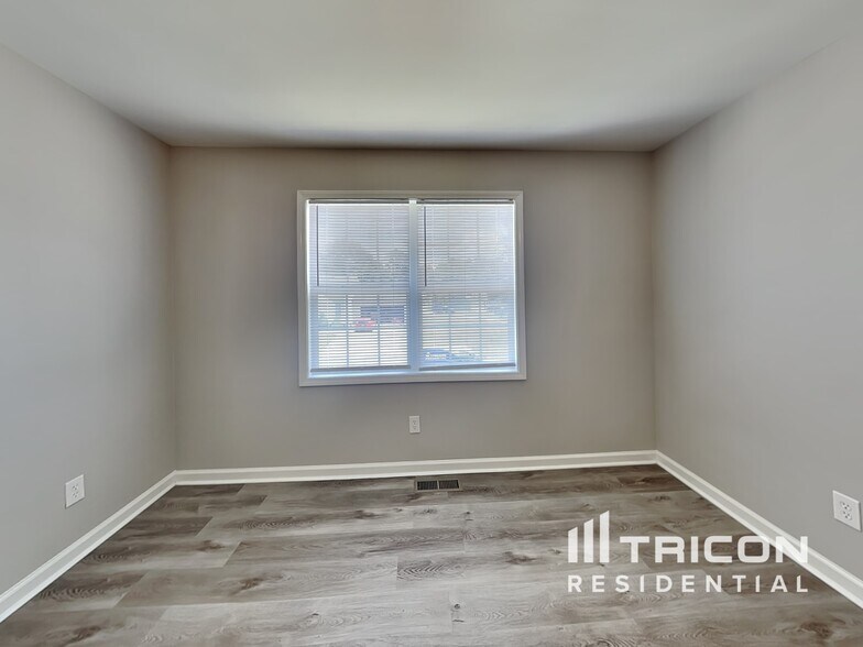 Building Photo - 868 Loch Lomond Cir