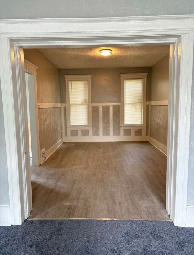 Building Photo - 668 Pingree St