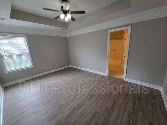 Building Photo - 3241 Hardwood Dr