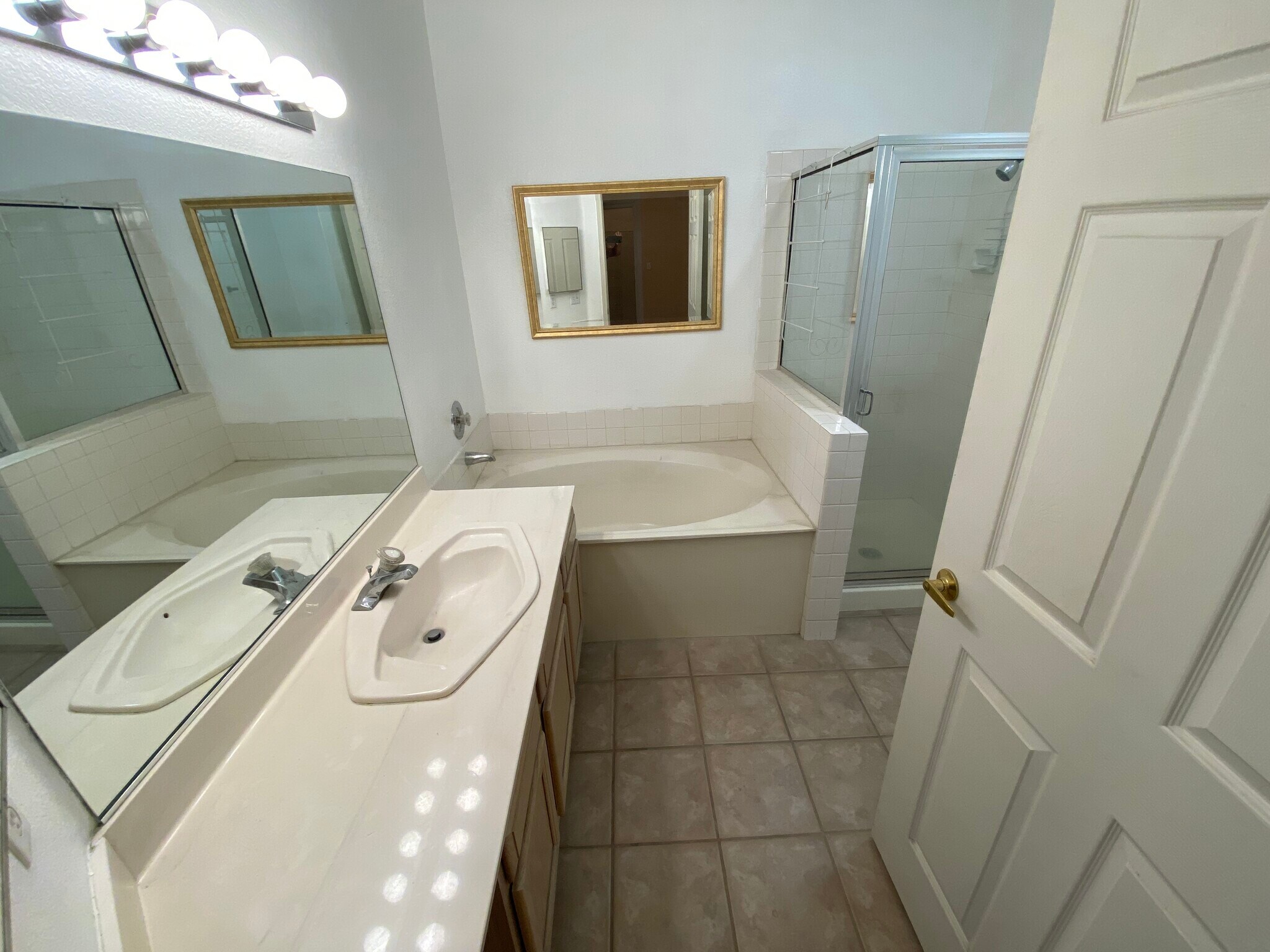 Building Photo - 2975 Bluegrass Ln