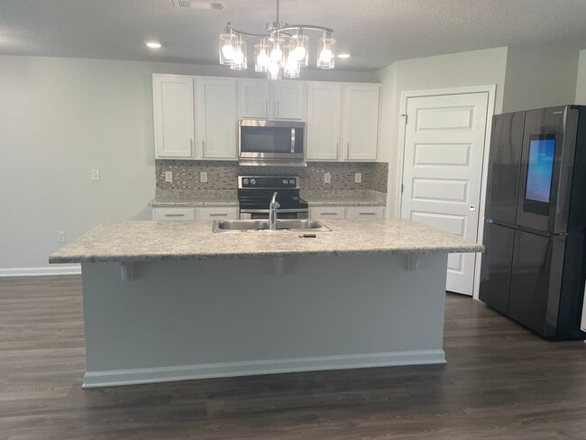 Building Photo - 5241 Peach Dr