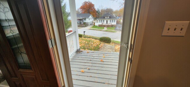 Building Photo - 1224 Woodlawn Dr