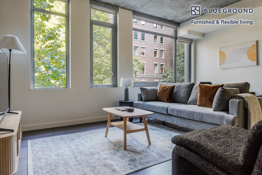 Primary Photo - 521 Stadium Pl S