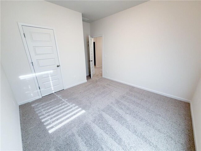 Building Photo - 145 Oak St