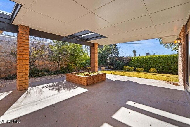 Building Photo - 528 Stonebluff Rd