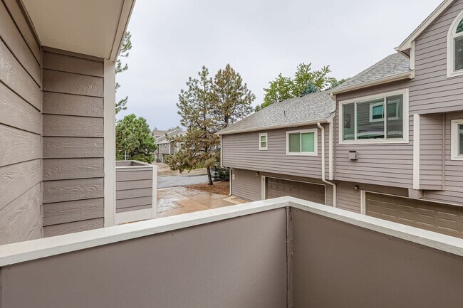 Building Photo - Wonderful 2BD/2.5BA Condo in Excellent Loc...