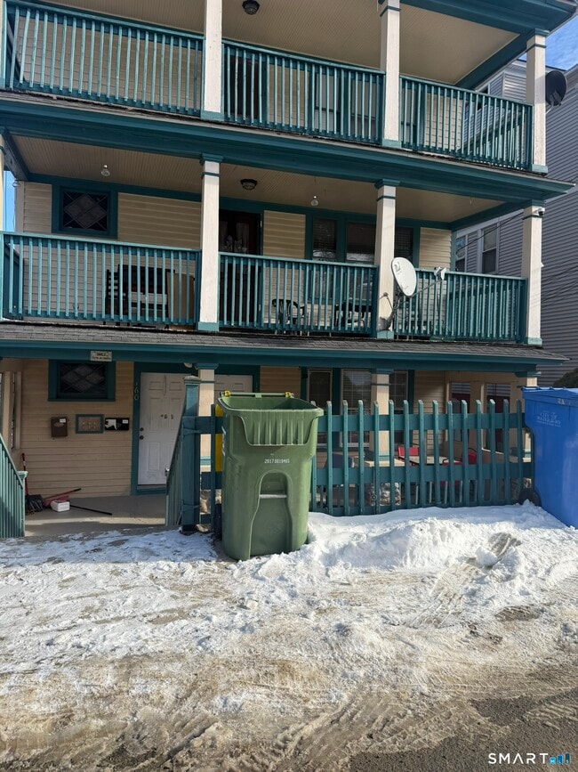 Building Photo - 158 Alder St