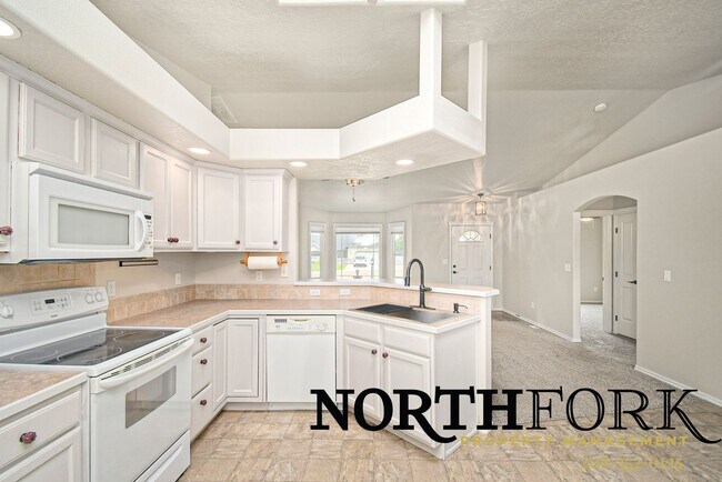 Building Photo - Beautifully Landscaped Cul De Sac Caldwell Home