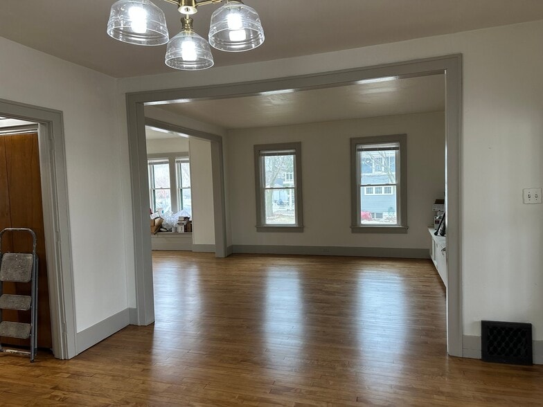 Building Photo - 401 N Hubbard St