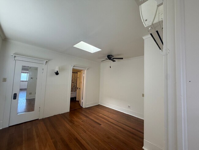 Building Photo - 631 Clark St