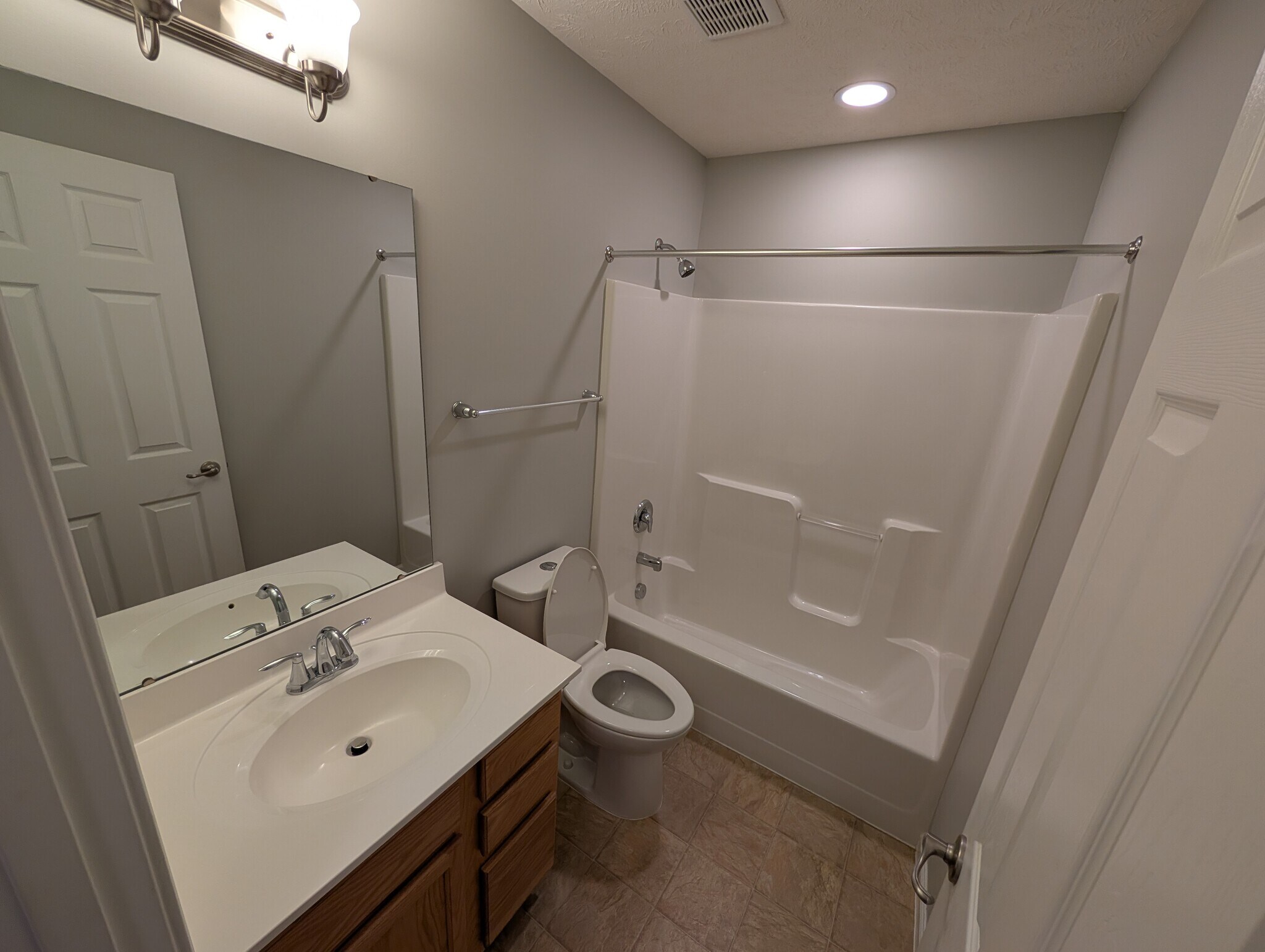 Upper Level Full Bath - 10452 Joyce Ct