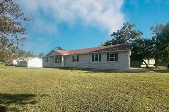 Building Photo - Wonderful 5 bedroom 3 bath house ready NOW!
