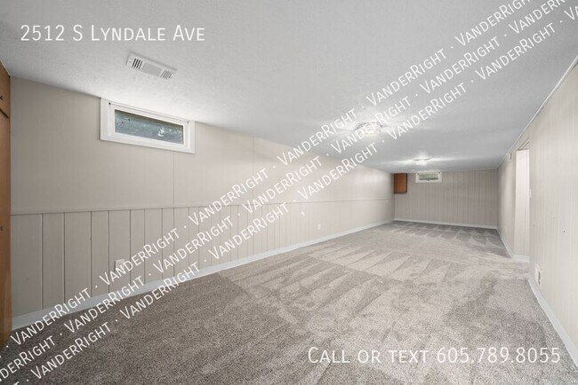 Building Photo - 2512 S Lyndale Ave