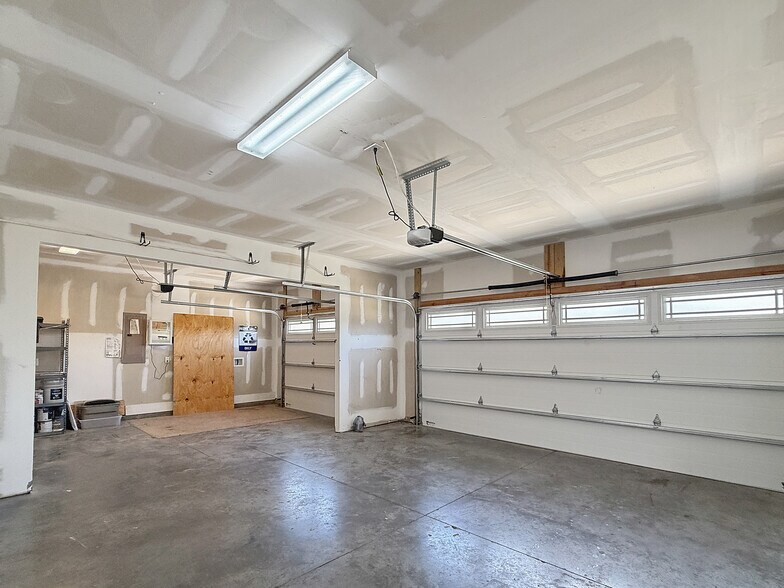 Building Photo - 11 Sand Live Oak Dr