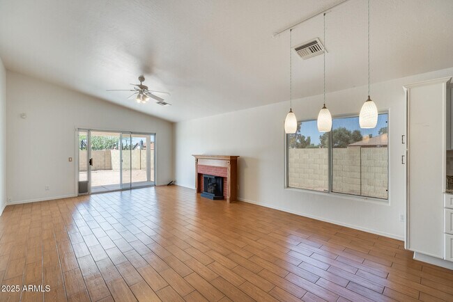 Building Photo - 4559 W Dailey St