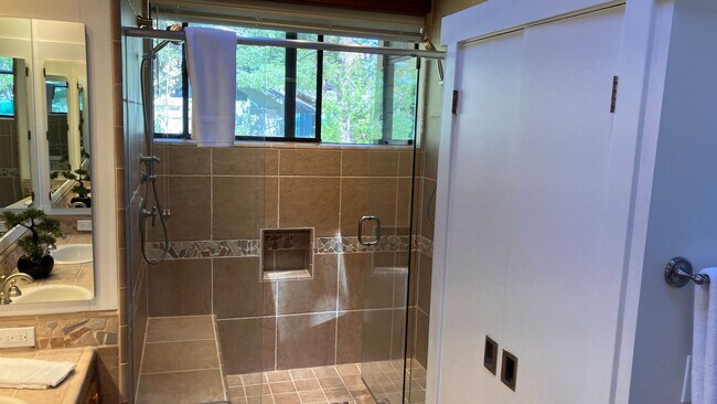 Building Photo - Furnished Lakefront home with amazing Lakeviews