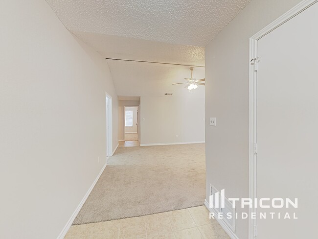 Building Photo - 1120 Hidden Creek Dr