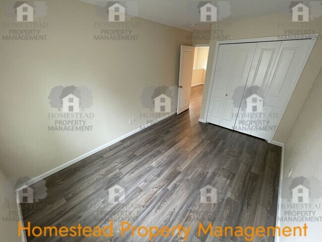 Building Photo - Welcome home! Outstanding Salem location!
