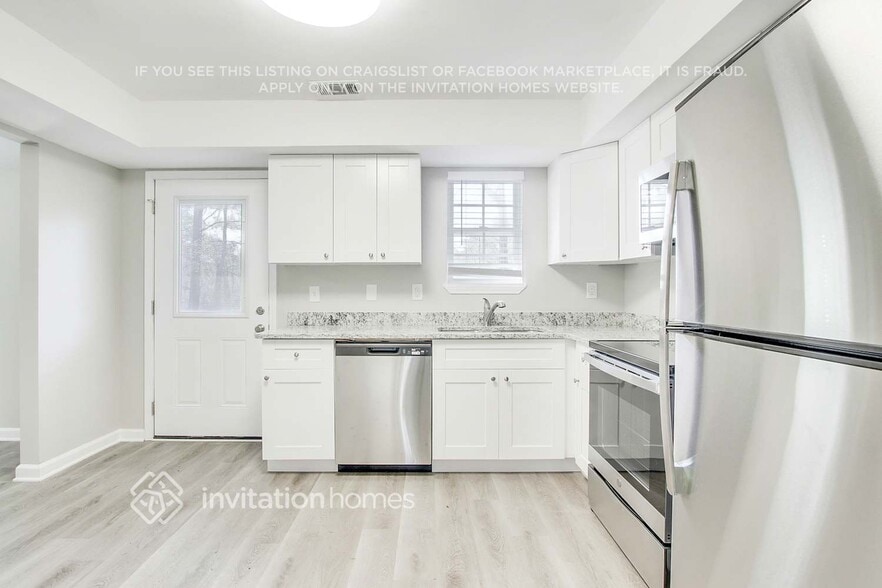 Building Photo - 6355 Ashdale Dr