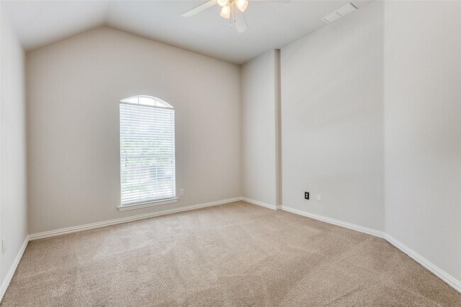 Building Photo - Located in a highly desirable neighborhood.