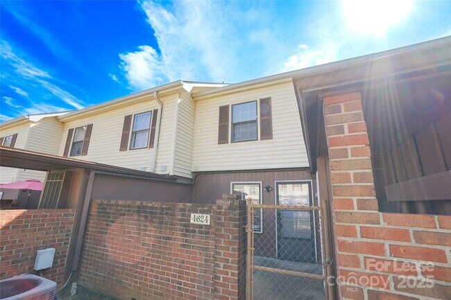 Building Photo - 4624 Old Lantern Way