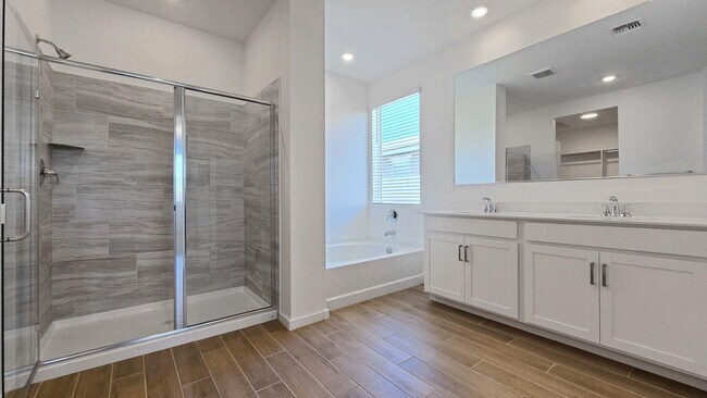 Building Photo - 17863 W Elm St