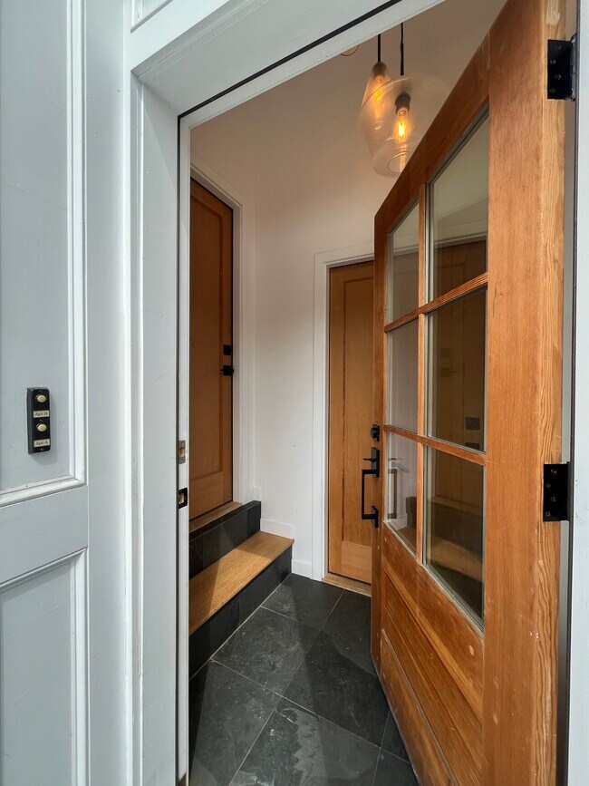 Building Photo - 109 Abeel St