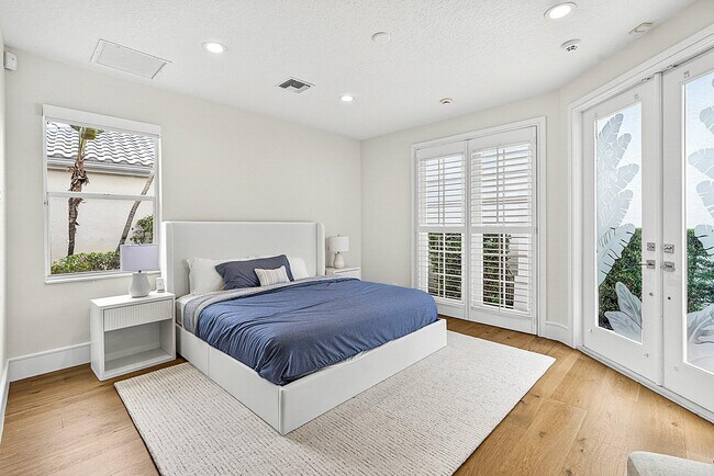 Building Photo - 1128 Crystal Dr