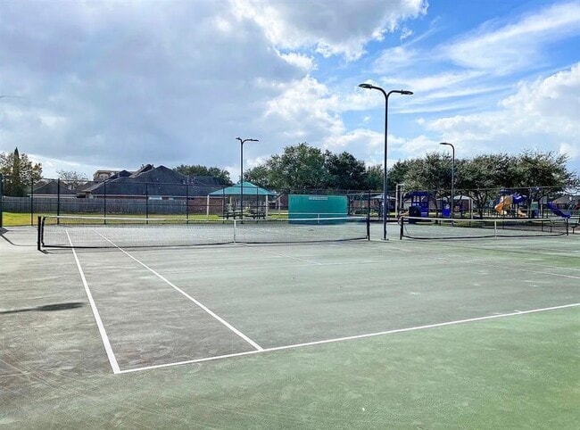 Building Photo - 2402 Sunlight Ln