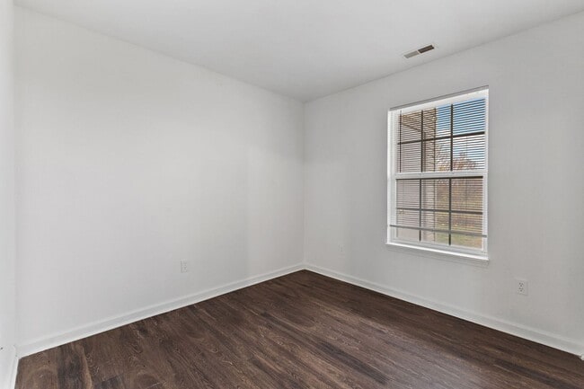 Building Photo - 1306 E Liberty Cir