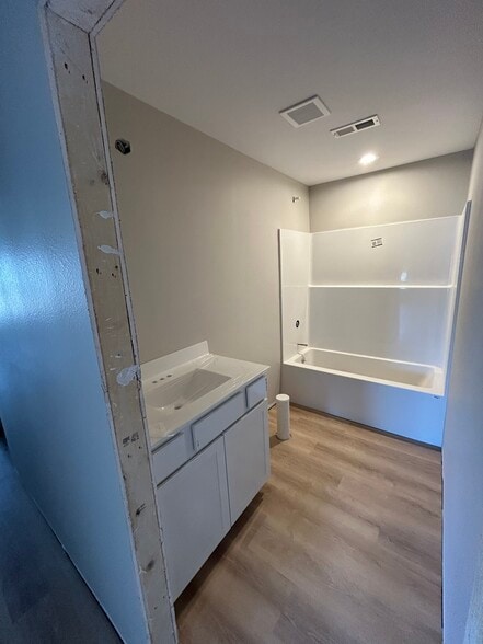 Building Photo - 304 Jennifer